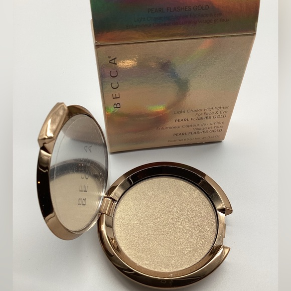 Becca Cosmetics Light Chaser Highlighter in Pearl Flashes Gold - BNIB - Picture 8 of 16